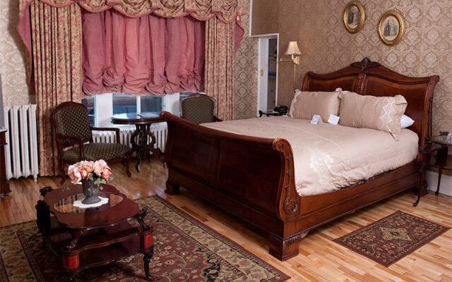 Waverley Inn