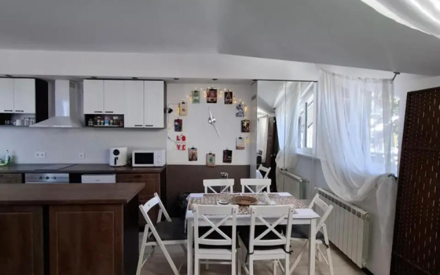 Apartment 15
