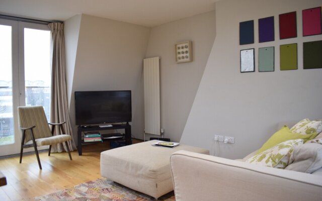 2 Bedroom Apartment In Hammersmith Grove
