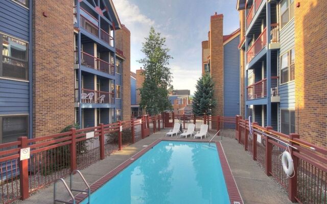 River Mnt Lodge W105D