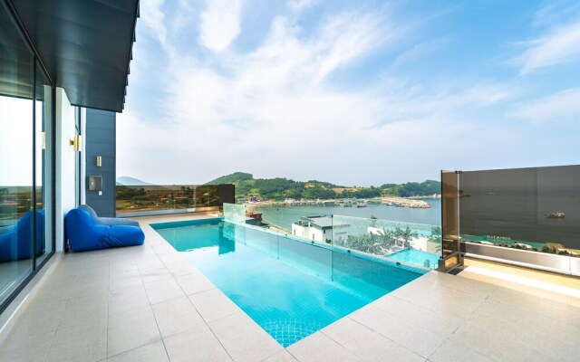 Blue Mango Pool Villa & Resort