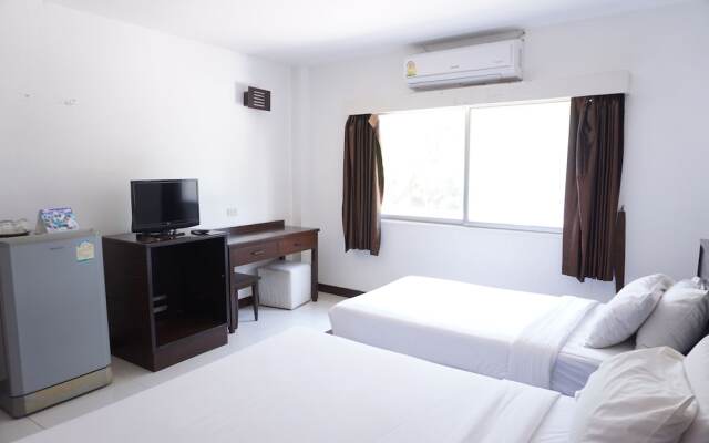 Sri Chumphon Hotel