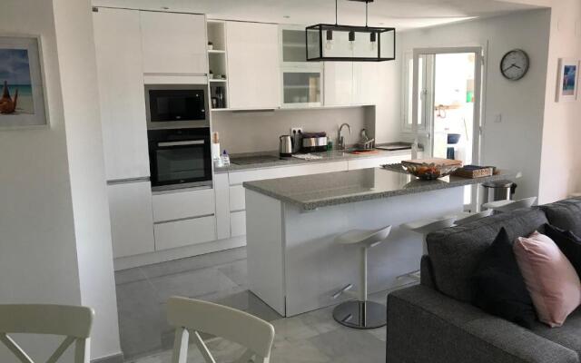 Stunning apartment metres from the beach - RDR222