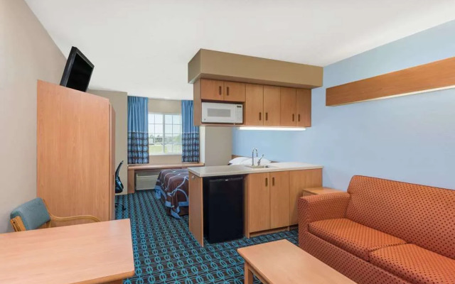 Super 8 Blue Springs