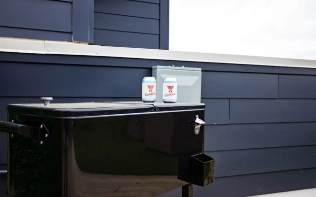 East Nash Oasis - 13 Beds - Going Fast