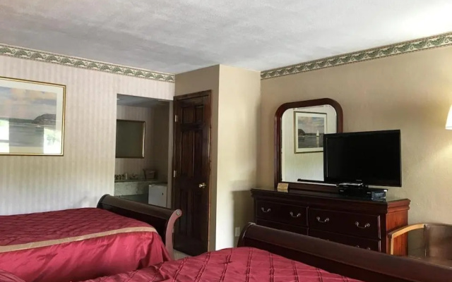 Chalet Inn & Suites Centerport