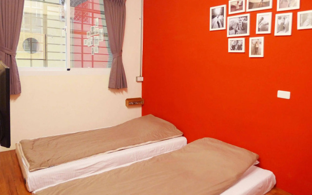 Knock Knock Hostel