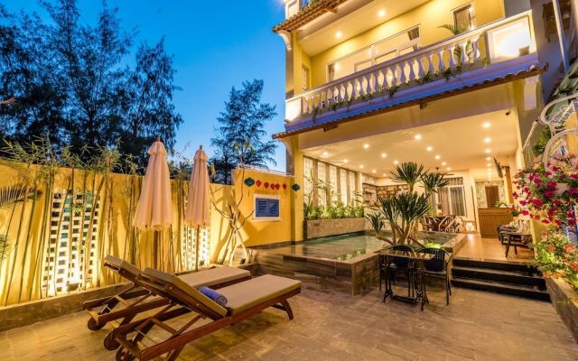 Golden Walls Homestay