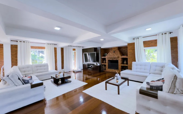 Casa de Luxo 2500m na Granja Viana