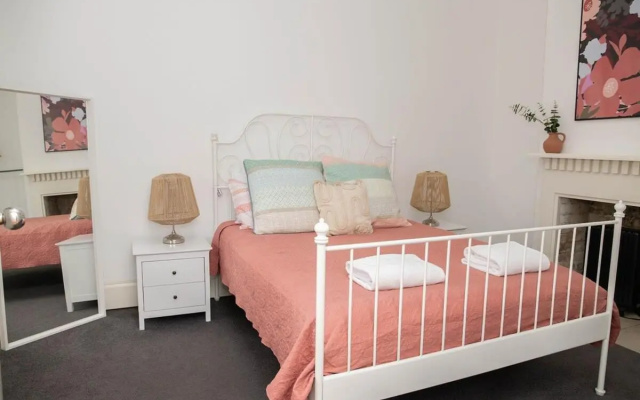 Edward Cottage - Trendy East Orange, Free Wi-Fi – Guest Rooms – Orange