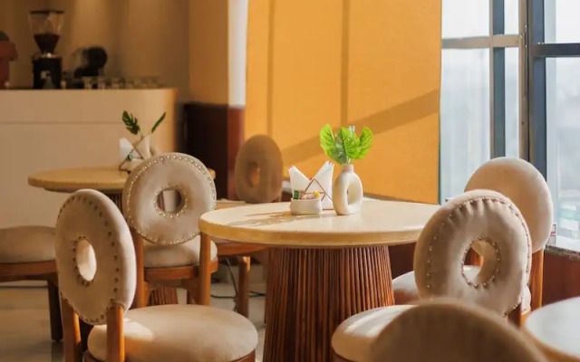 The Eliot Hotel & Banquet