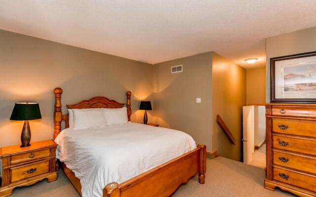 Blue Mountain, 3 Bedroom, Slopeside, Chateau Ridge 212