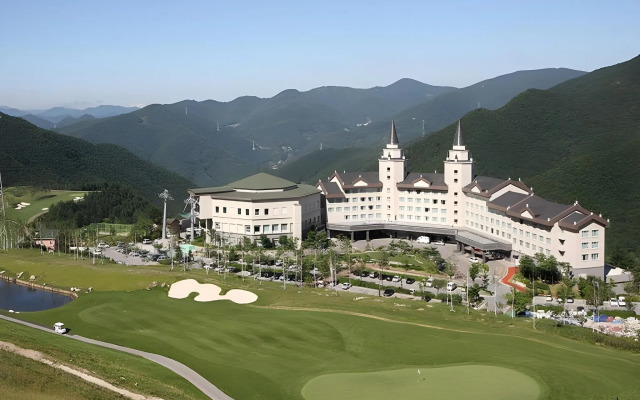 High1 Palace Hotel & CC