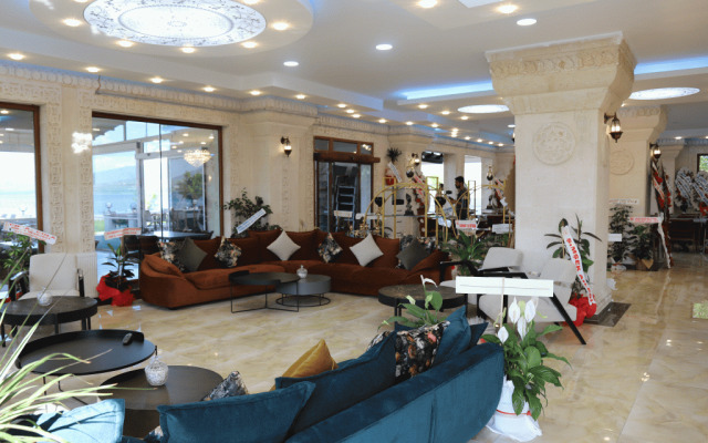Beyaz Köşk Hotel & Cafe