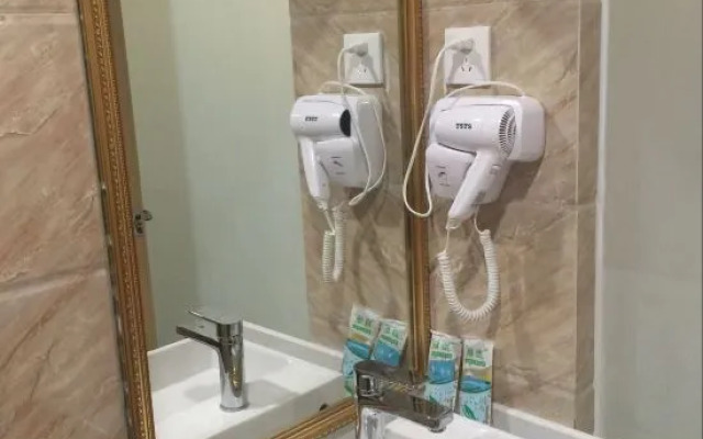 Fengyuanju Business Hotel