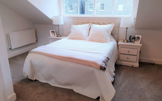 2 Bedroom Mews House in Maida Vale