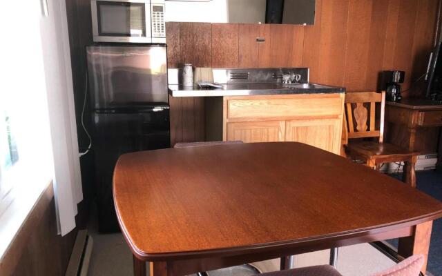 Showboat Motel Restaurant & Bar