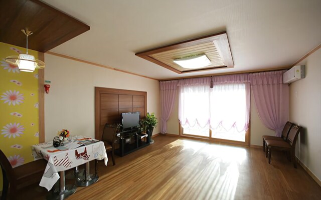 Yeongwol Hanbando River Pension