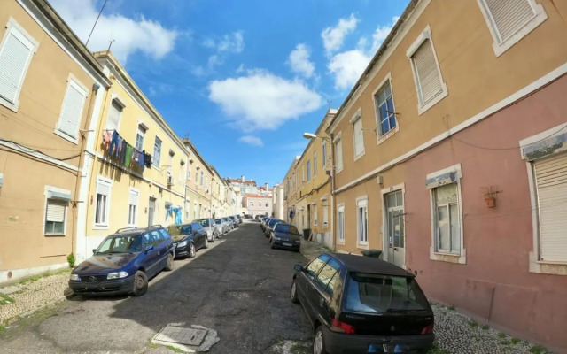 Lisbon T2 apartment in typical villa in Sapadores Lisbon