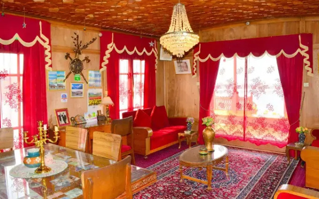 Houseboat New Golden Flower