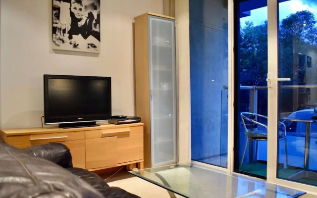 Chic Studio With Balcony Views Over Battersea Park