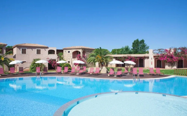 Residence with pool in Campulongu