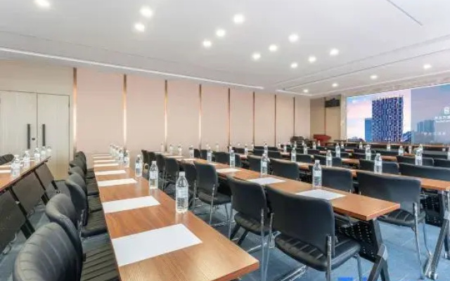 Elong Wanguo Hotel (Jinan Baotu Spring Daming Lake Scenic Area)