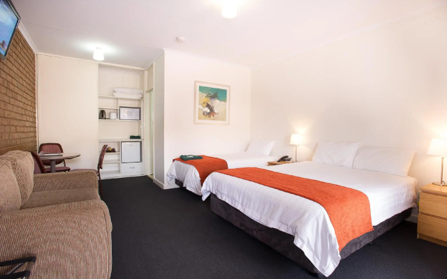 The Standpipe Golf Motor Inn