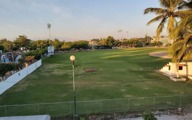 Nicolas Place B12 -beautiful Studio Apartment Excellent Location