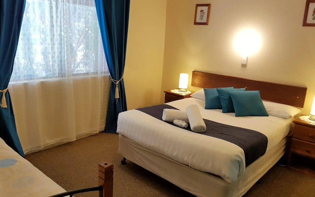 Murray Gardens Cottages & Motel