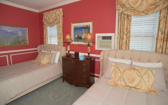 Bellevue Manor