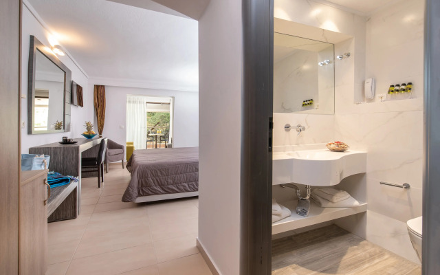 Lagomandra Hotel and Spa