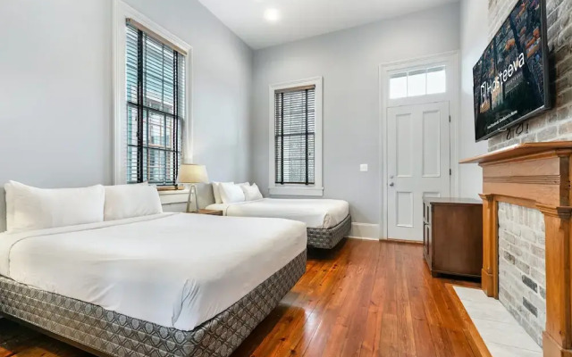 Hosteeva 2BR Steps to St. Charles Ave