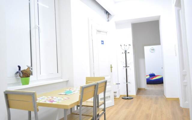 Modern Room for 4- Artistic Guesthouse-main Street
