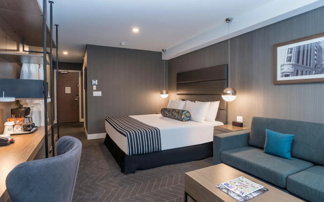 Sandman Signature Calgary Airport Hotel