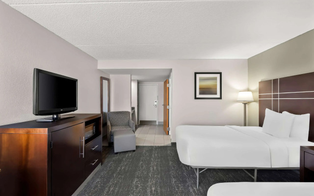 Best Western Luxbury Inn Fort Wayne