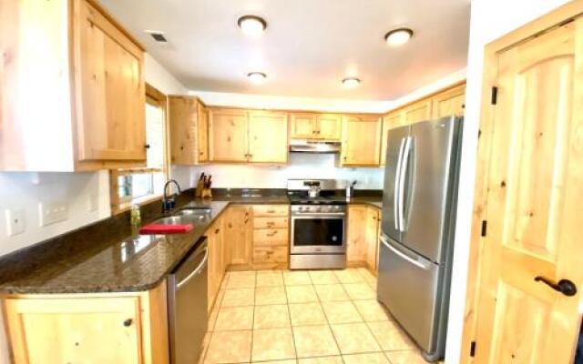 Raspberry Garden Inn & Suites