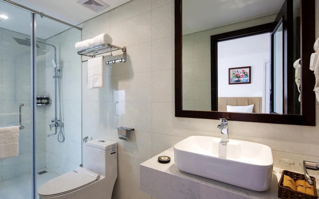Golden Line Danang Hotel