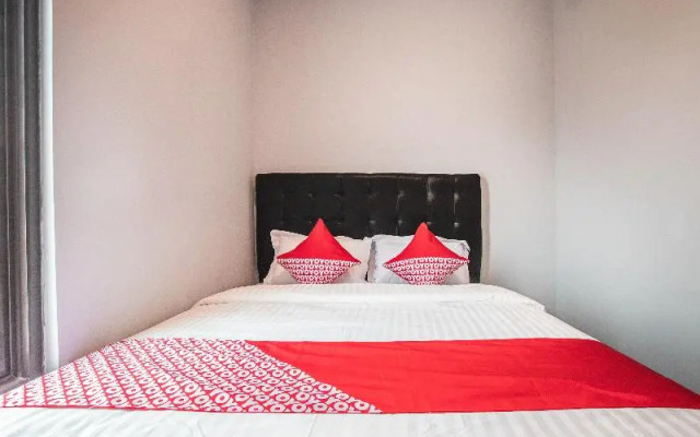 OYO 842 Arafuru Residence