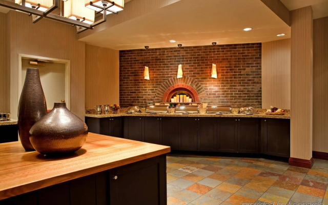 Crowne Plaza Kansas City Downtown by IHG