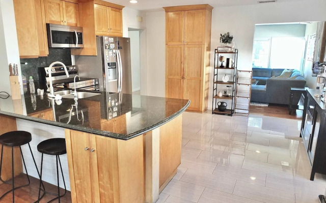 Bellflower Breeze Charming 3 BDR in Long Beach!