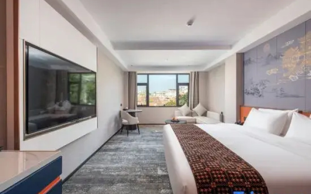 Treasury S Hotel (Chaozhou Guangji Bridge Archway Street)