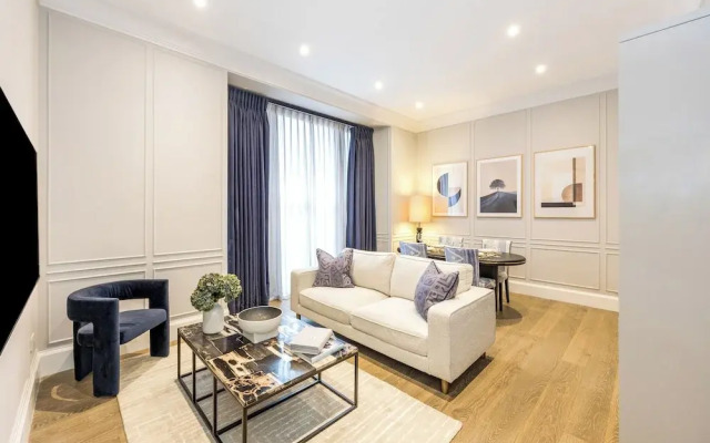 Buckingham & Lloyds Knightsbridge