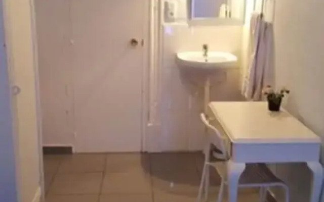 Hostal Parisien