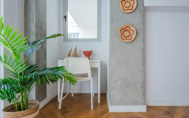 w Spectacular 2BR in Plaza Herrera