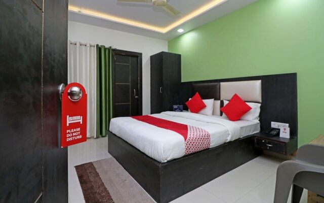 Oyo 33490 Hotel The Orient Tree