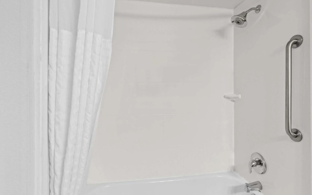 Comfort Inn & Suites near Tinley Park Amphitheater