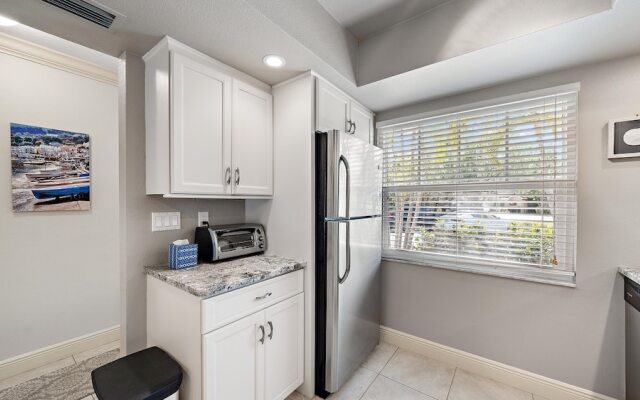 Sunset Sanctuary 2 Bedroom Condo by RedAwning