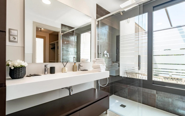 GG- Modern townhouse, families & couples only