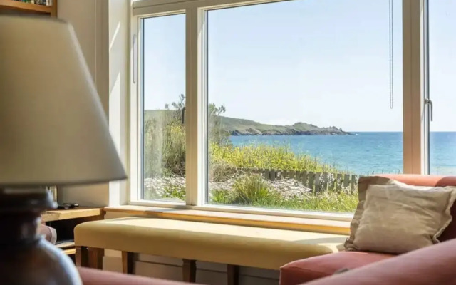 Private Cliff top Retreat by Perranuthnoe Beach